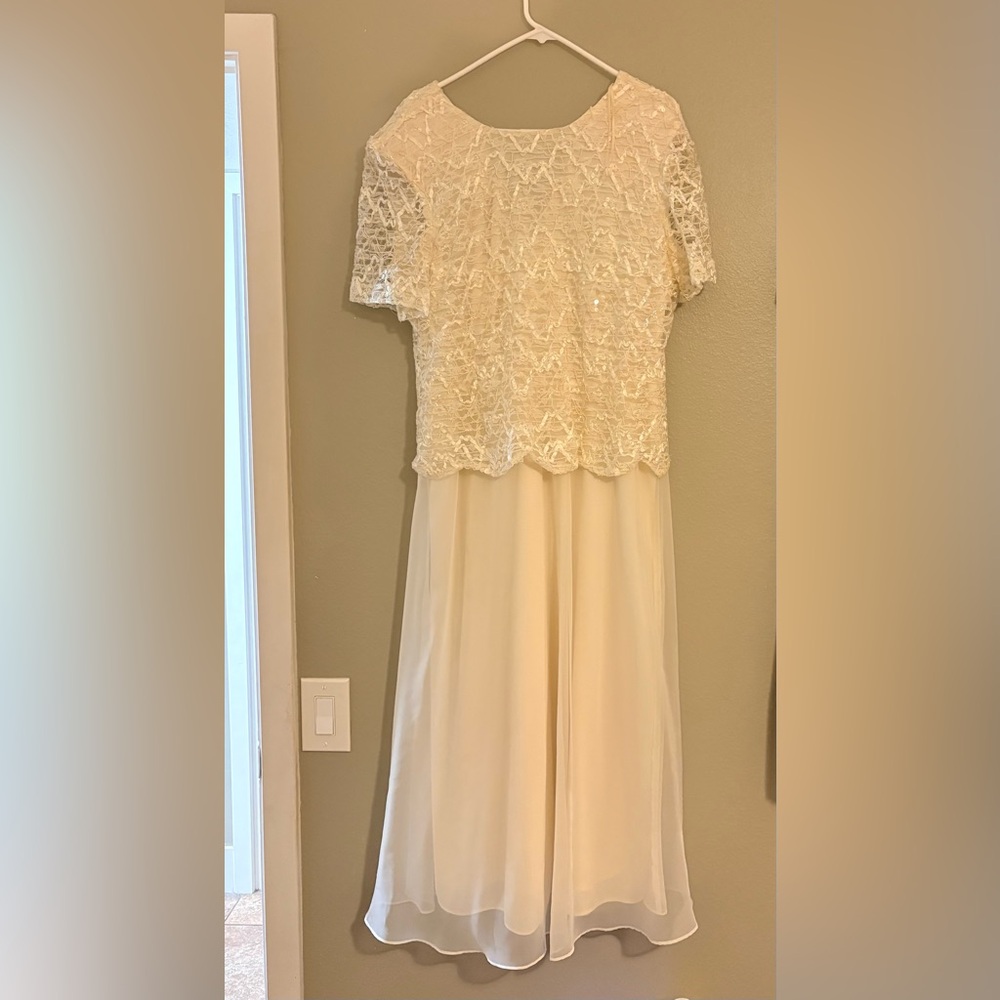 Elegant Cream Lace Womens Dress